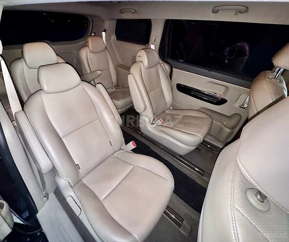 Kia Carnival-10