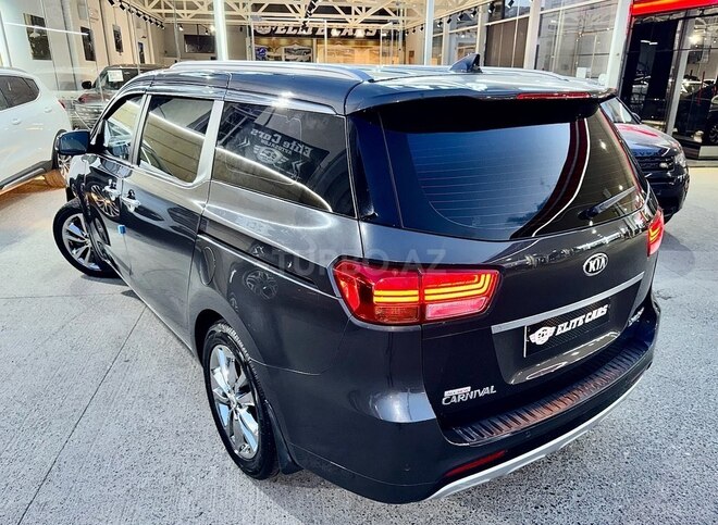Kia Carnival-24