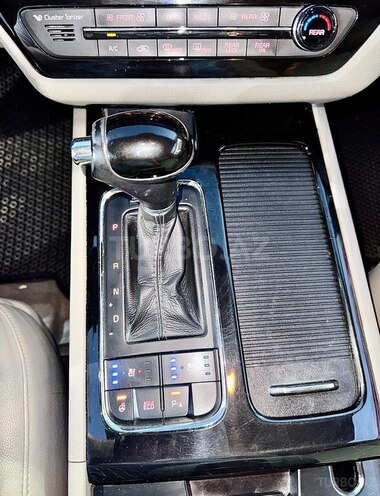 Kia Carnival-22