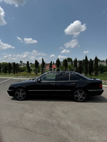 Mercedes E 320 2001, 331,000 km - 3.2 l - Gəncə