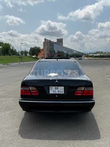 Mercedes E 320 2001, 331,000 km - 3.2 l - Gəncə