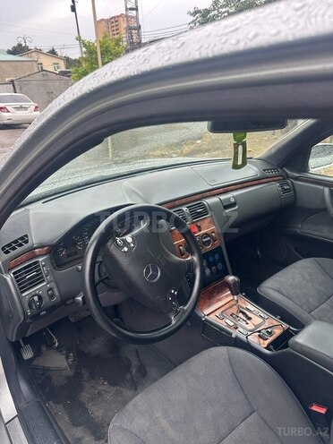 Mercedes E 200 1999, 255,000 km - 2.0 л - Bakı