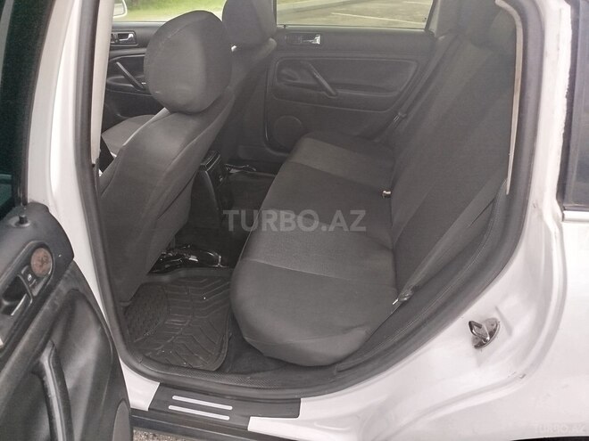 Volkswagen Passat-15