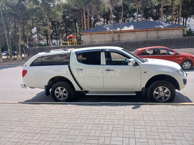 Mitsubishi L200 2013, 200,000 km - 2.5 l - Bakı