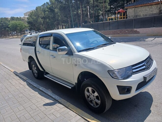 Mitsubishi L200 2013, 200,000 km - 2.5 l - Bakı