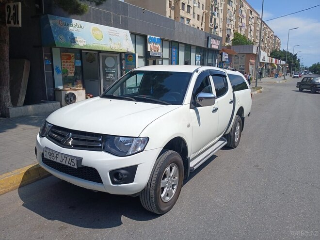 Mitsubishi L200 2013, 200,000 km - 2.5 l - Bakı