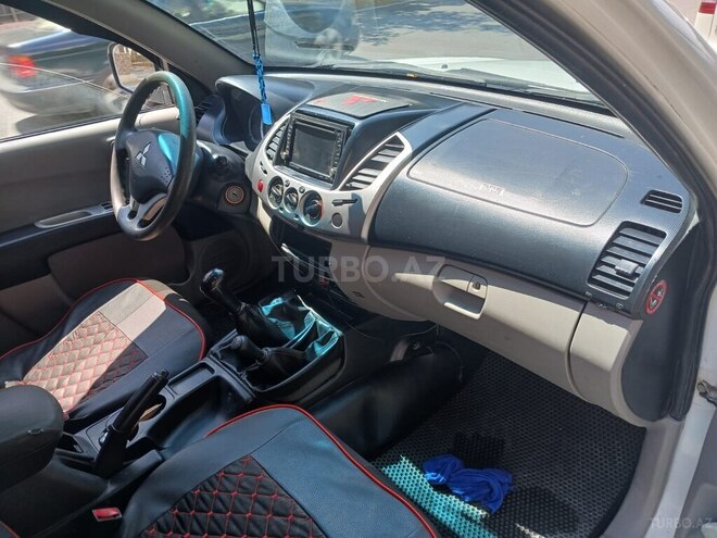 Mitsubishi L200 2013, 200,000 km - 2.5 l - Bakı