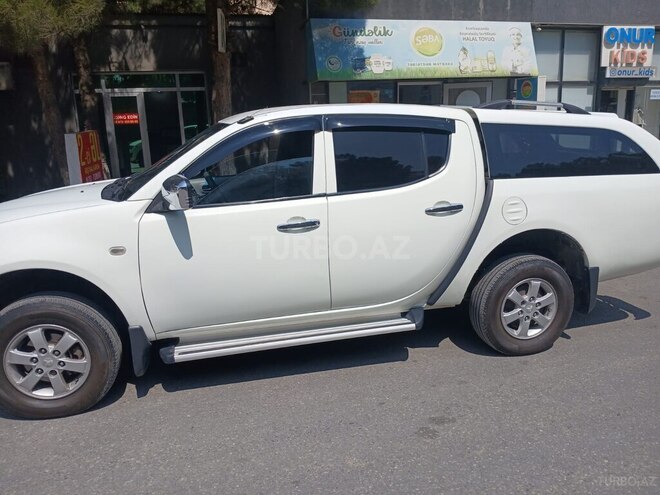 Mitsubishi L200 2013, 200,000 km - 2.5 l - Bakı