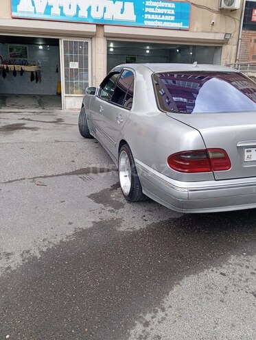 Mercedes E 220 d 2001, 640,000 km - 2.2 л - Bakı