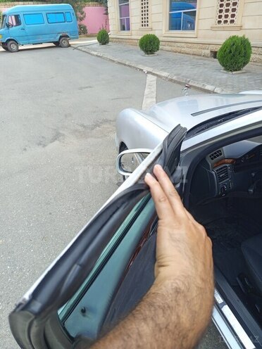 Mercedes E 200 1999, 400,000 km - 2.0 l - Tovuz
