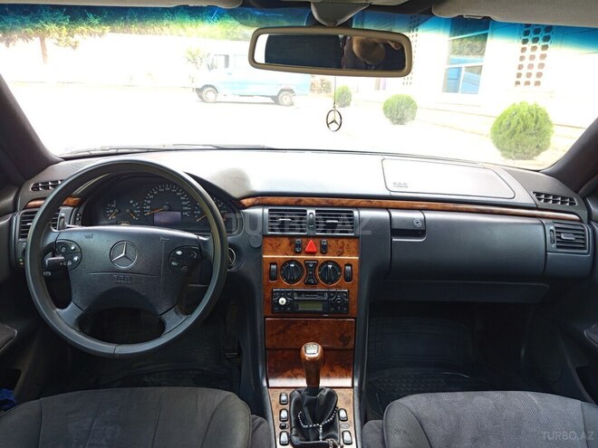 Mercedes E 200 1999, 400,000 km - 2.0 l - Tovuz