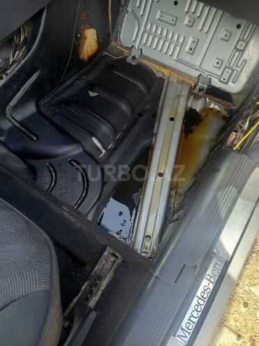Mercedes E 200 1999, 400,000 km - 2.0 l - Tovuz