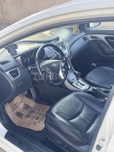 Hyundai Elantra 2011, 183,000 km - 1.8 l - 
