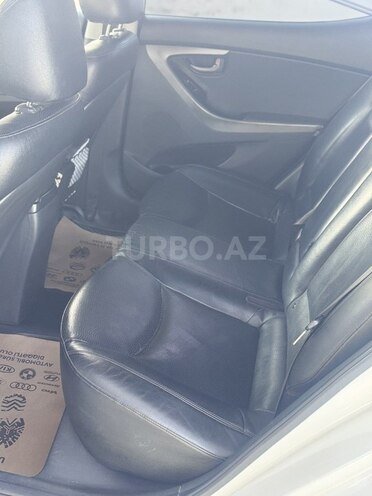 Hyundai Elantra 2011, 183,000 km - 1.8 l - 