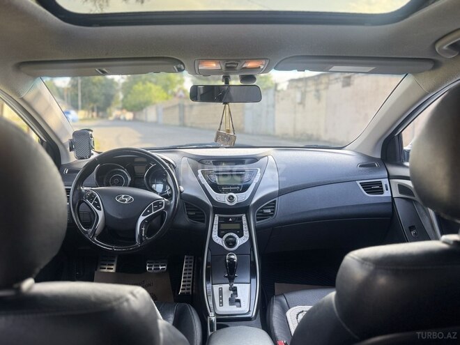 Hyundai Elantra 2011, 183,000 km - 1.8 l - 