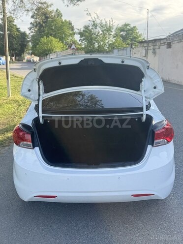 Hyundai Elantra 2011, 183,000 km - 1.8 l - 
