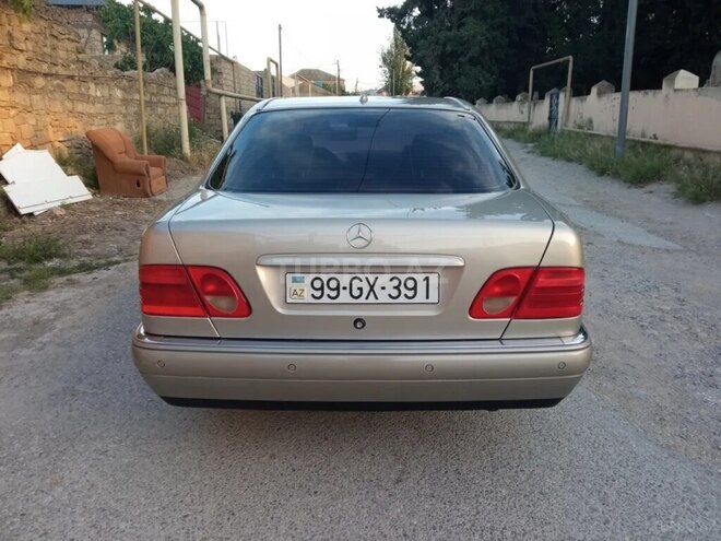 Mercedes E 240 1999, 321,000 km - 2.4 l - Bakı