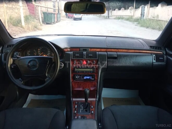 Mercedes E 240 1999, 321,000 km - 2.4 l - Bakı