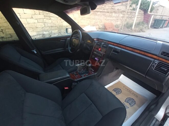 Mercedes E 240 1999, 321,000 km - 2.4 l - Bakı