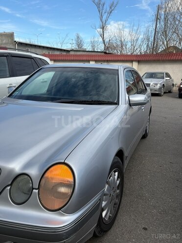 Mercedes E 240 1999, 361,256 km - 2.6 l - Bakı