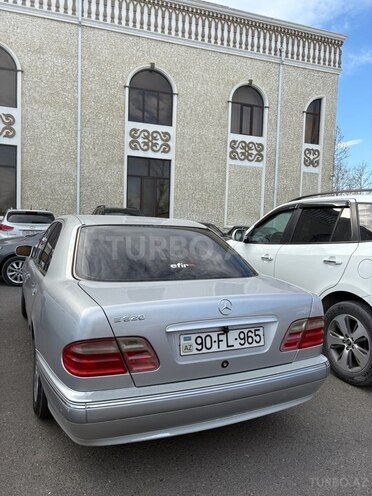 Mercedes E 240 1999, 361,256 km - 2.6 l - Bakı