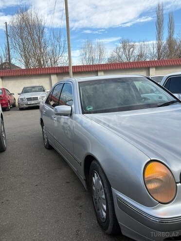 Mercedes E 240 1999, 361,256 km - 2.6 l - Bakı