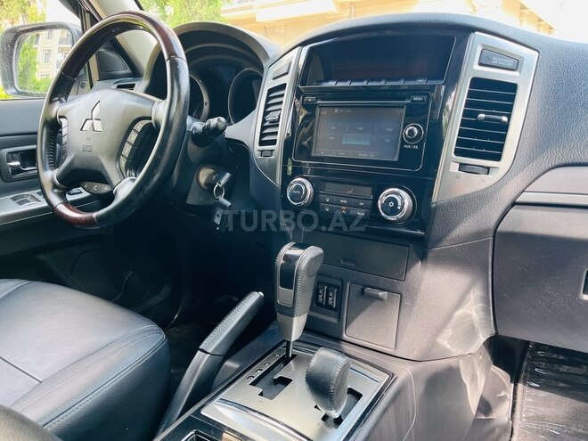 Mitsubishi Pajero 2017, 136,000 km - 3.0 л - Bakı