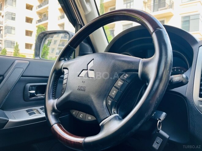 Mitsubishi Pajero 2017, 136,000 km - 3.0 л - Bakı