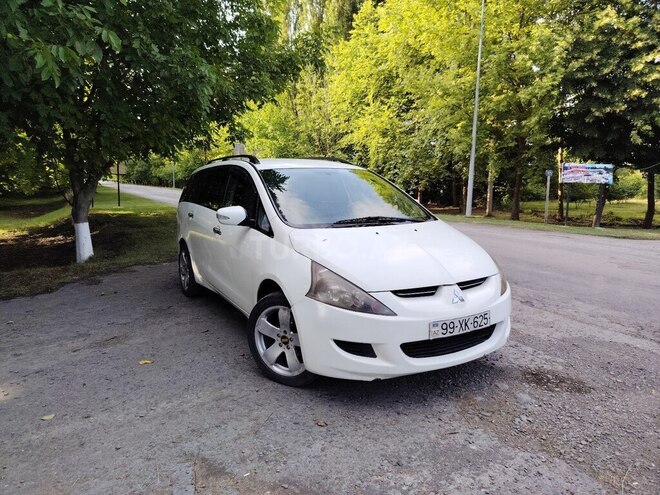 Mitsubishi Grandis 2005, 373,000 km - 2.4 l - Qax