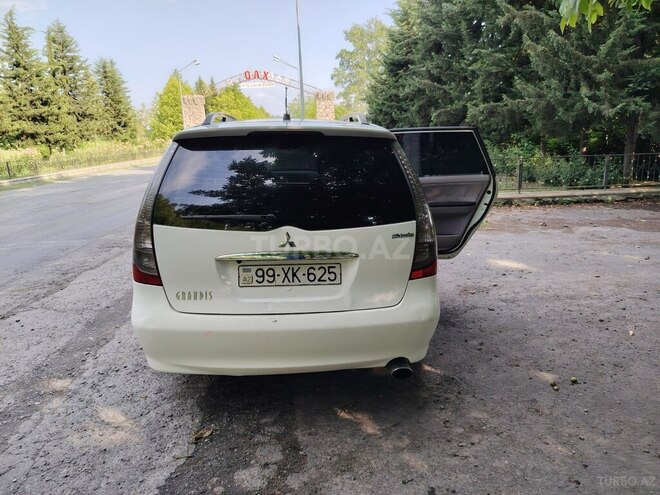 Mitsubishi Grandis 2005, 373,000 km - 2.4 l - Qax