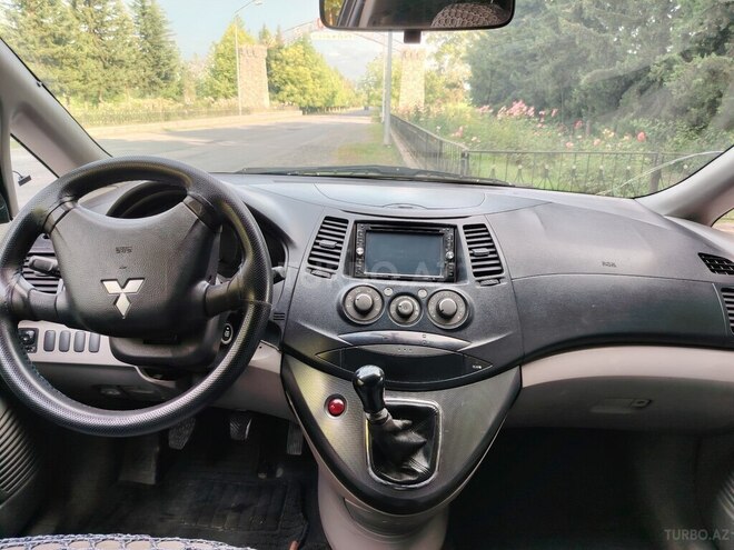 Mitsubishi Grandis 2005, 373,000 km - 2.4 l - Qax