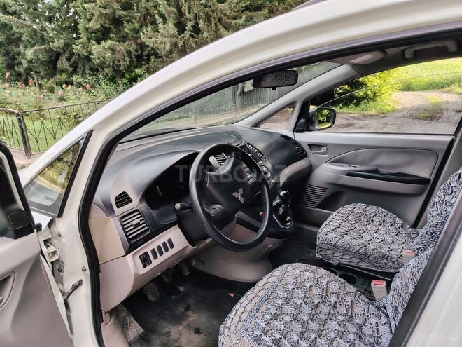 Mitsubishi Grandis 2005, 373,000 km - 2.4 l - Qax