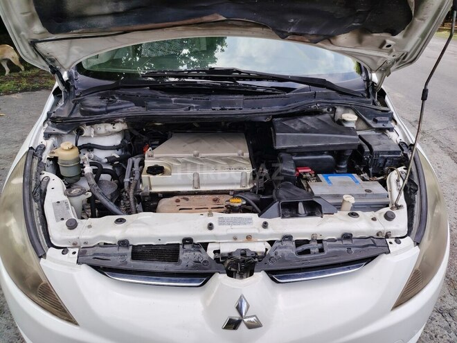 Mitsubishi Grandis 2005, 373,000 km - 2.4 l - Qax