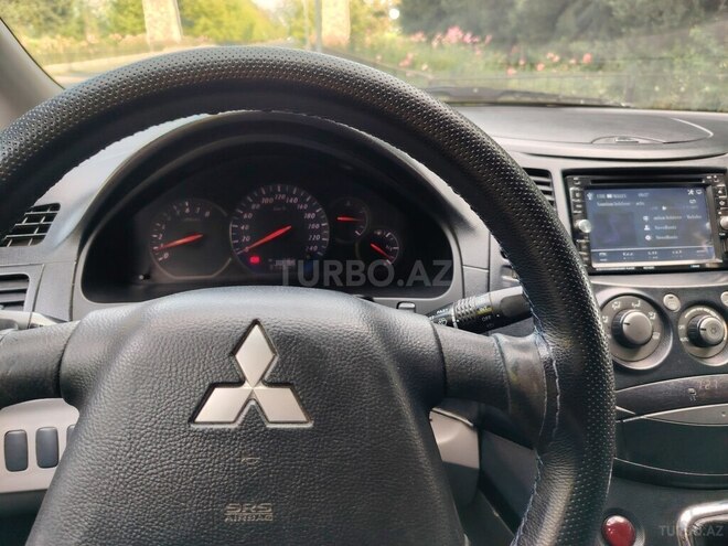 Mitsubishi Grandis 2005, 373,000 km - 2.4 l - Qax