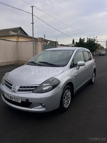 Nissan Tiida-1