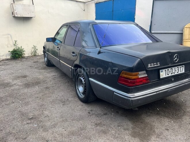 Mercedes E 230 1986, 355,000 km - 2.3 l - Bakı