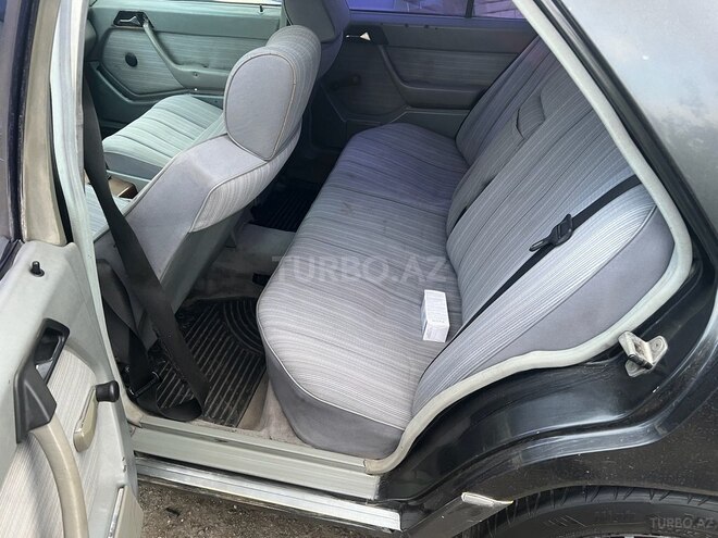 Mercedes E 230 1986, 355,000 km - 2.3 l - Bakı