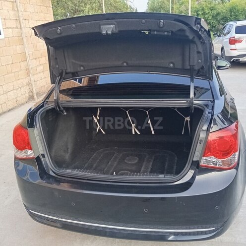 Chevrolet Cruze 2011, 372,126 km - 1.4 л - Salyan