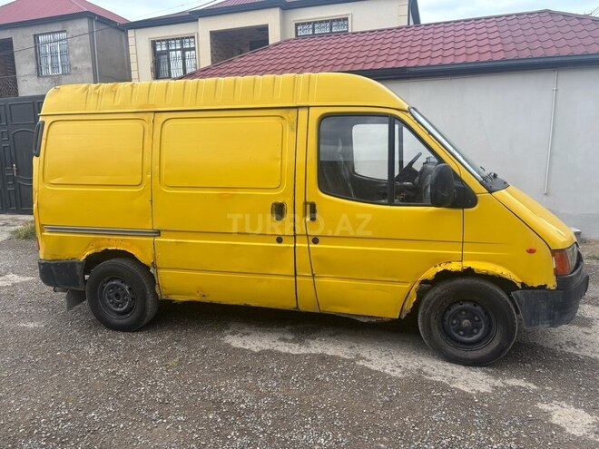 Ford Transit-4