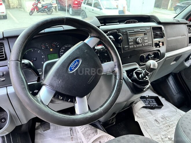 Ford Transit-17