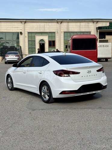 Hyundai Elantra-5