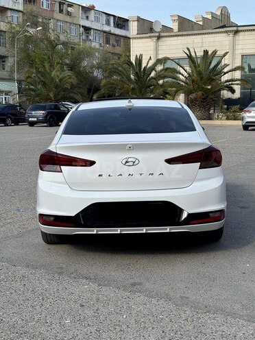 Hyundai Elantra-7