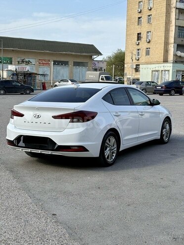 Hyundai Elantra-6