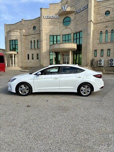 Hyundai Elantra-4