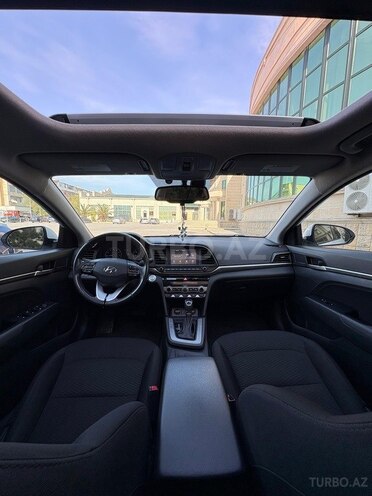 Hyundai Elantra-8