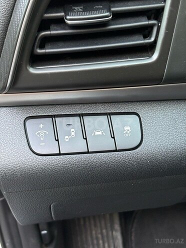 Hyundai Elantra-10
