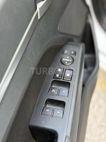 Hyundai Elantra-11