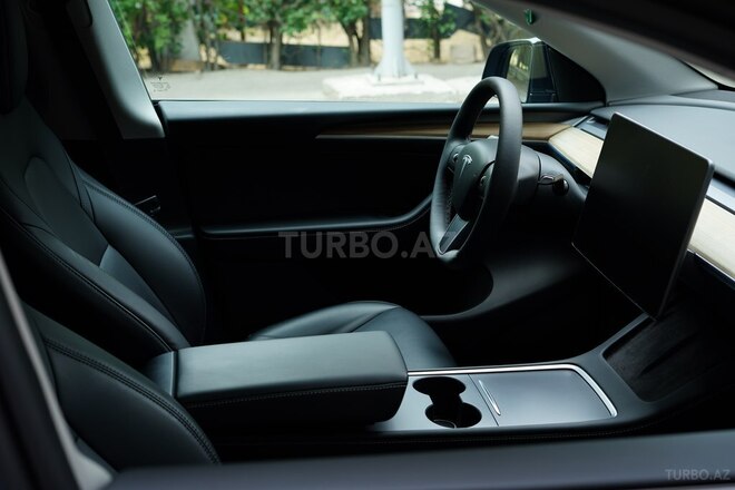 Tesla Model Y-7