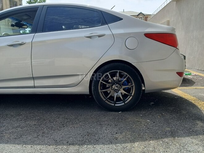 Hyundai Accent 2012, 300,000 km - 1.6 l - Bakı