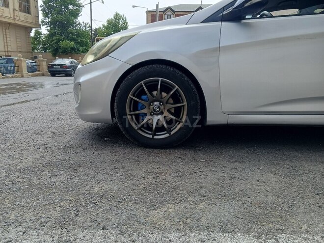 Hyundai Accent 2012, 300,000 km - 1.6 l - Bakı
